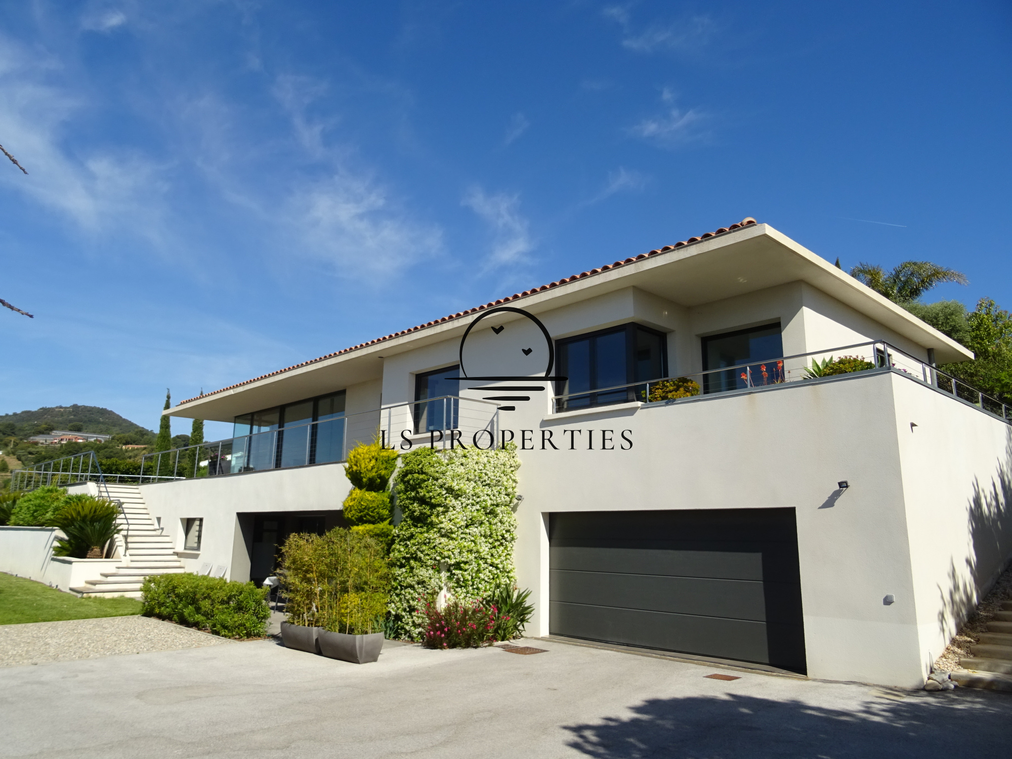 Villa contemporaine vue mer et plage à pieds