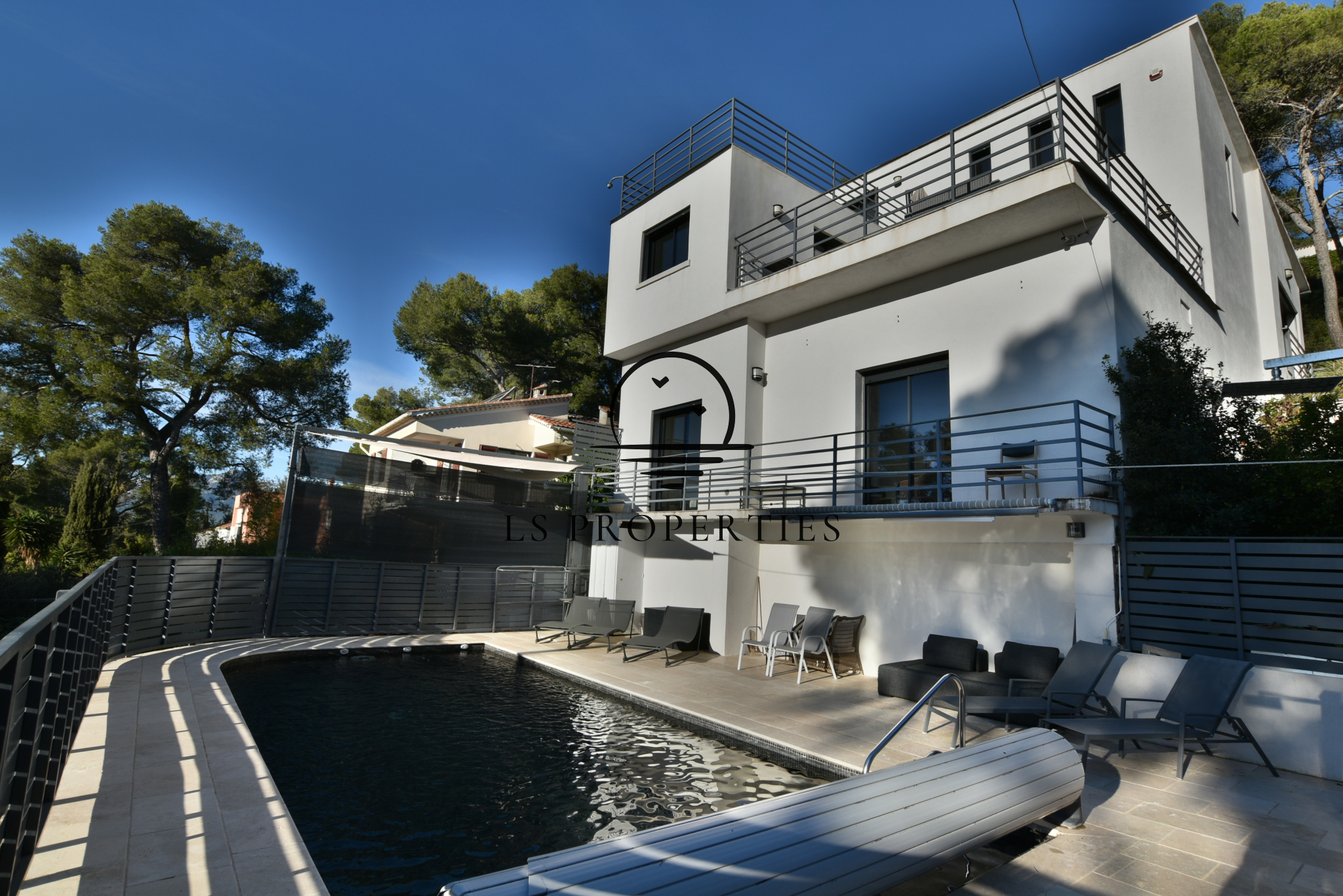 Villa contemporaine aperçu mer