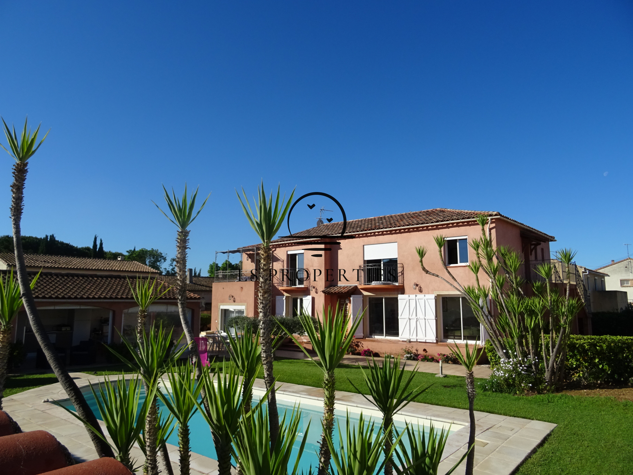 Vente achat bastide avec piscine privée sur La Crau